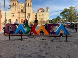 Knox-Students-in-Oaxaca-Mexico-300x225-1